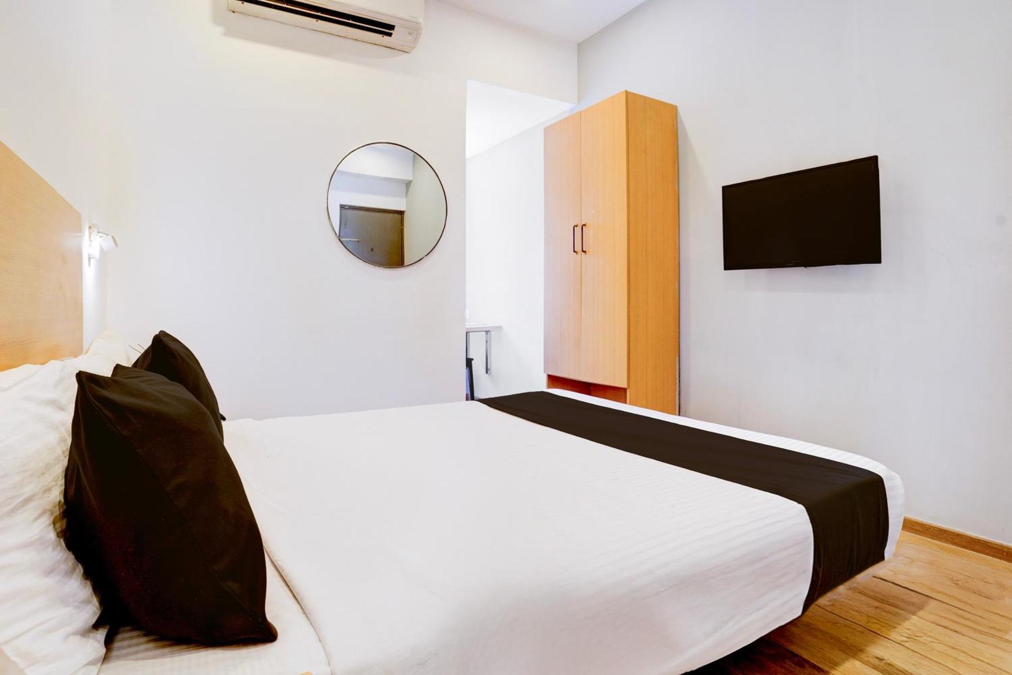 Townhouse Khar The Habitat Hotel มุมไบ ภายนอก รูปภาพ