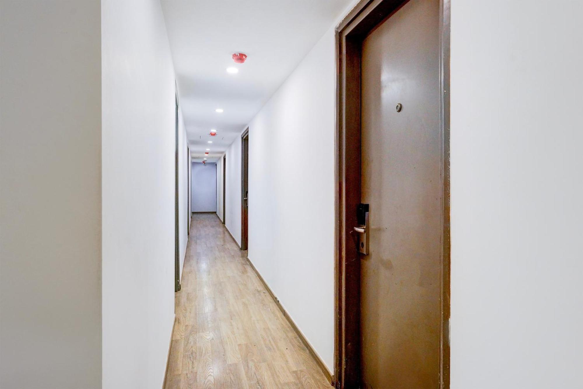 Townhouse Khar The Habitat Hotel มุมไบ ภายนอก รูปภาพ
