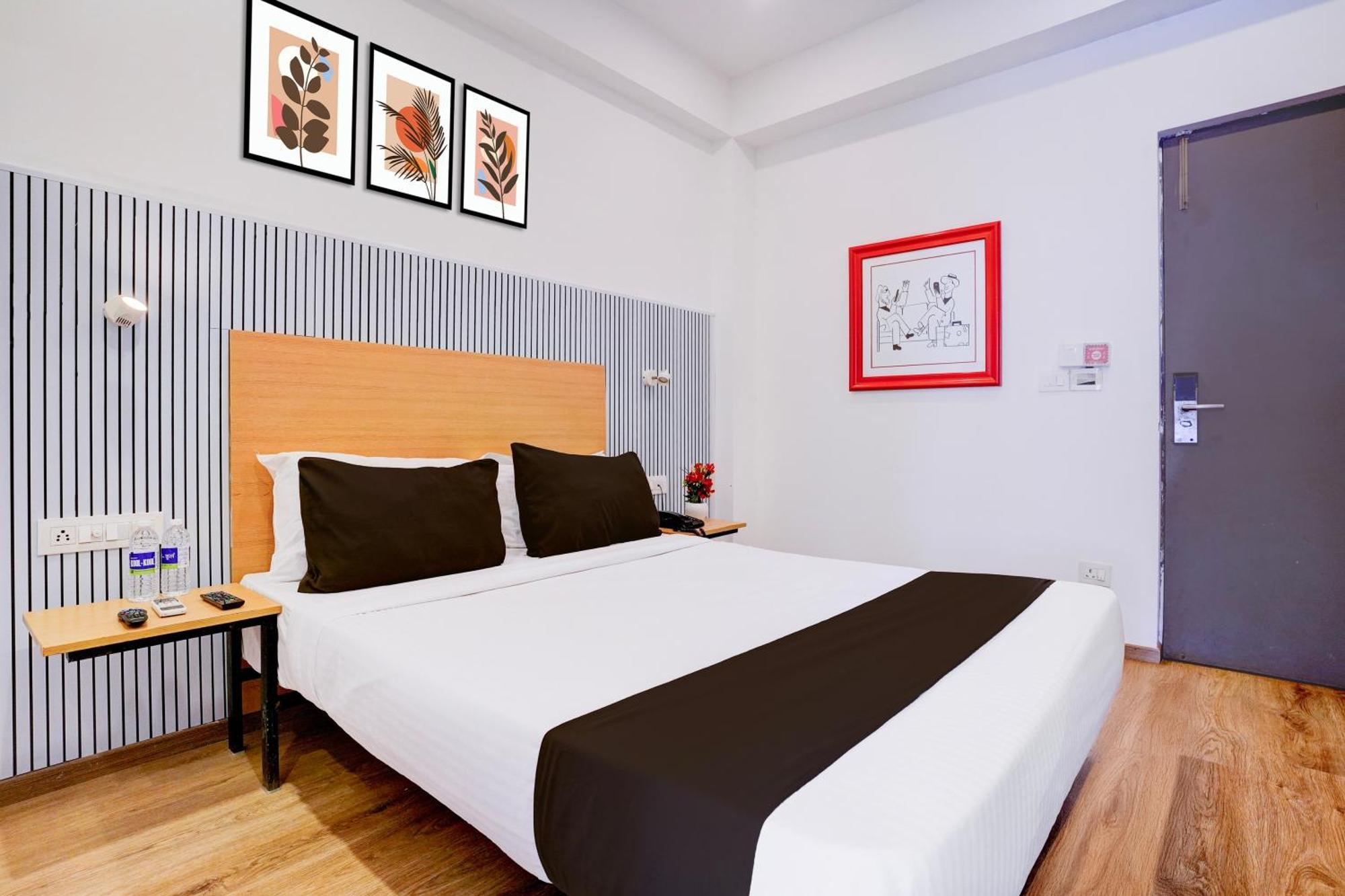 Townhouse Khar The Habitat Hotel มุมไบ ภายนอก รูปภาพ