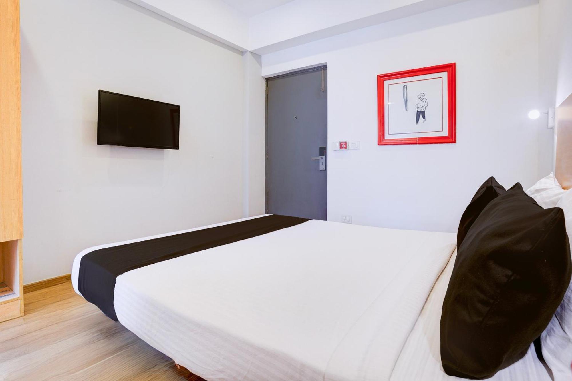Townhouse Khar The Habitat Hotel มุมไบ ภายนอก รูปภาพ