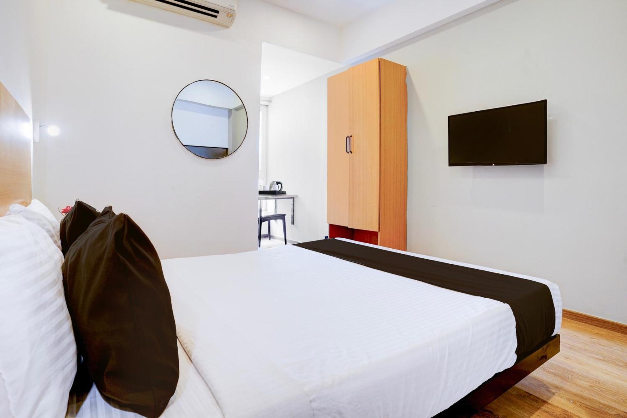 Townhouse Khar The Habitat Hotel มุมไบ ภายนอก รูปภาพ