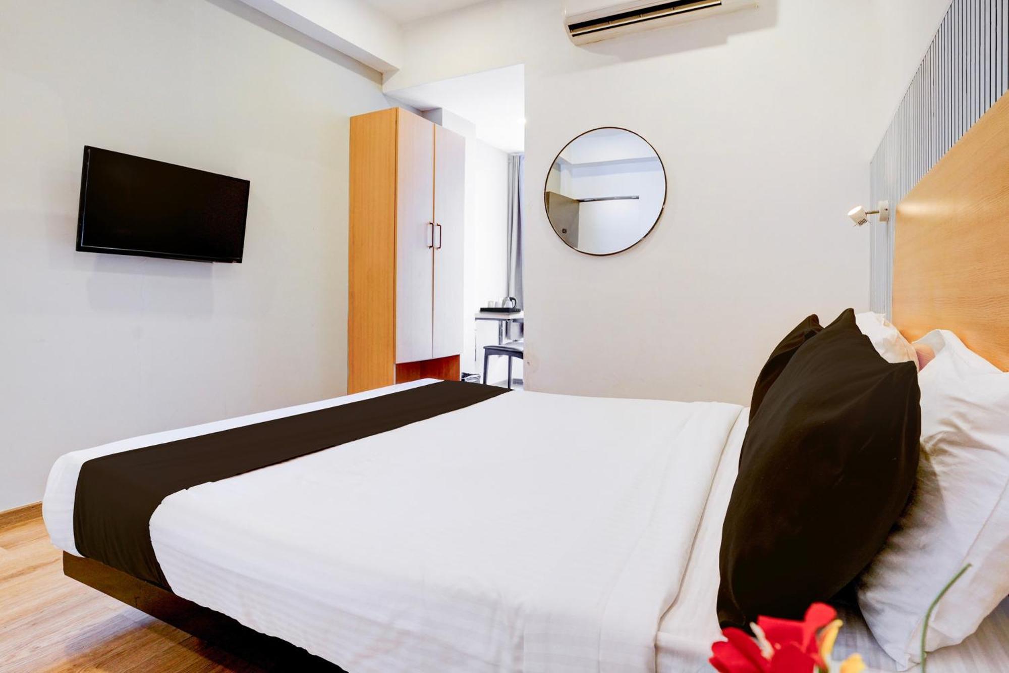 Townhouse Khar The Habitat Hotel มุมไบ ภายนอก รูปภาพ