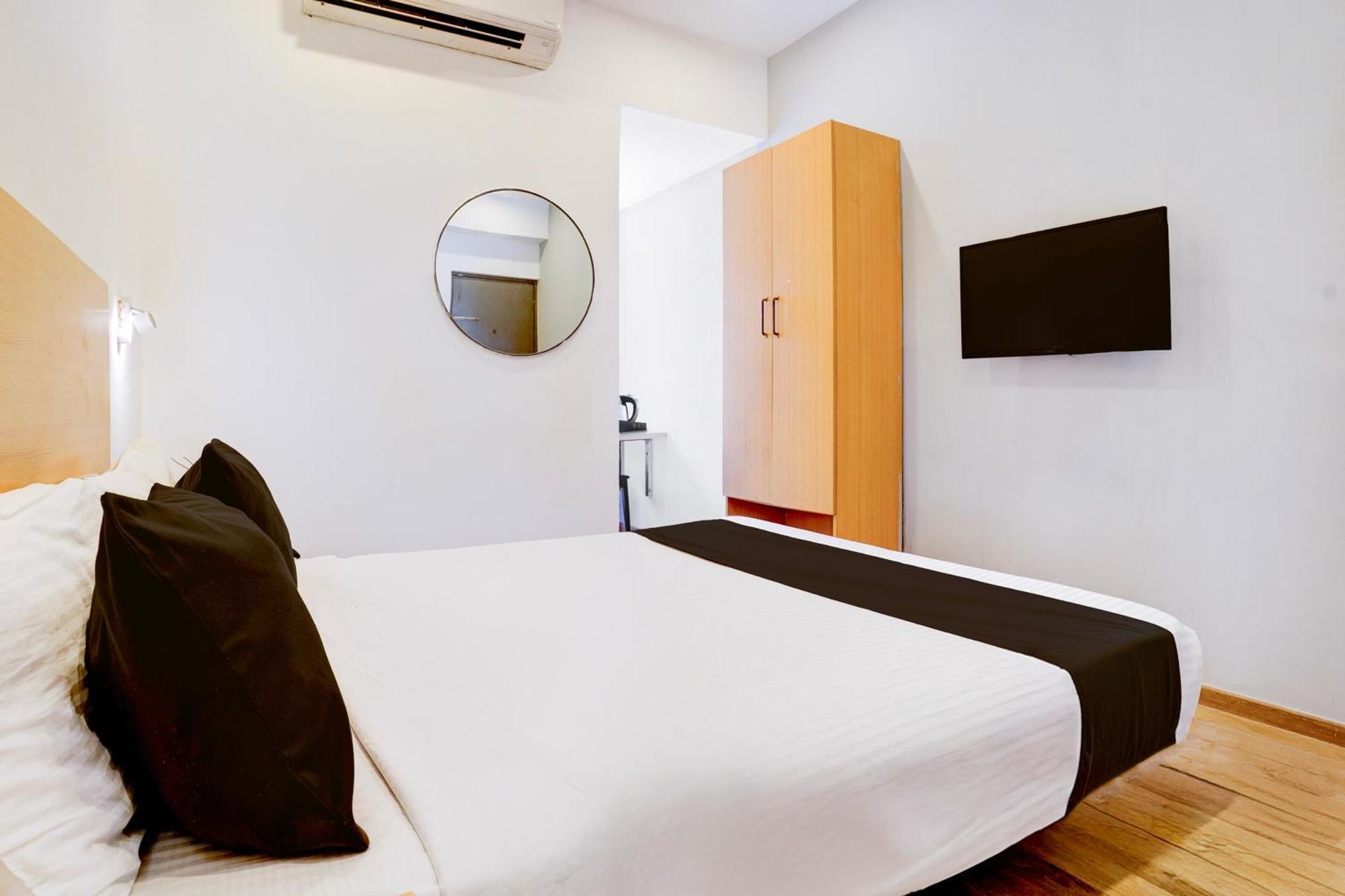 Townhouse Khar The Habitat Hotel มุมไบ ภายนอก รูปภาพ