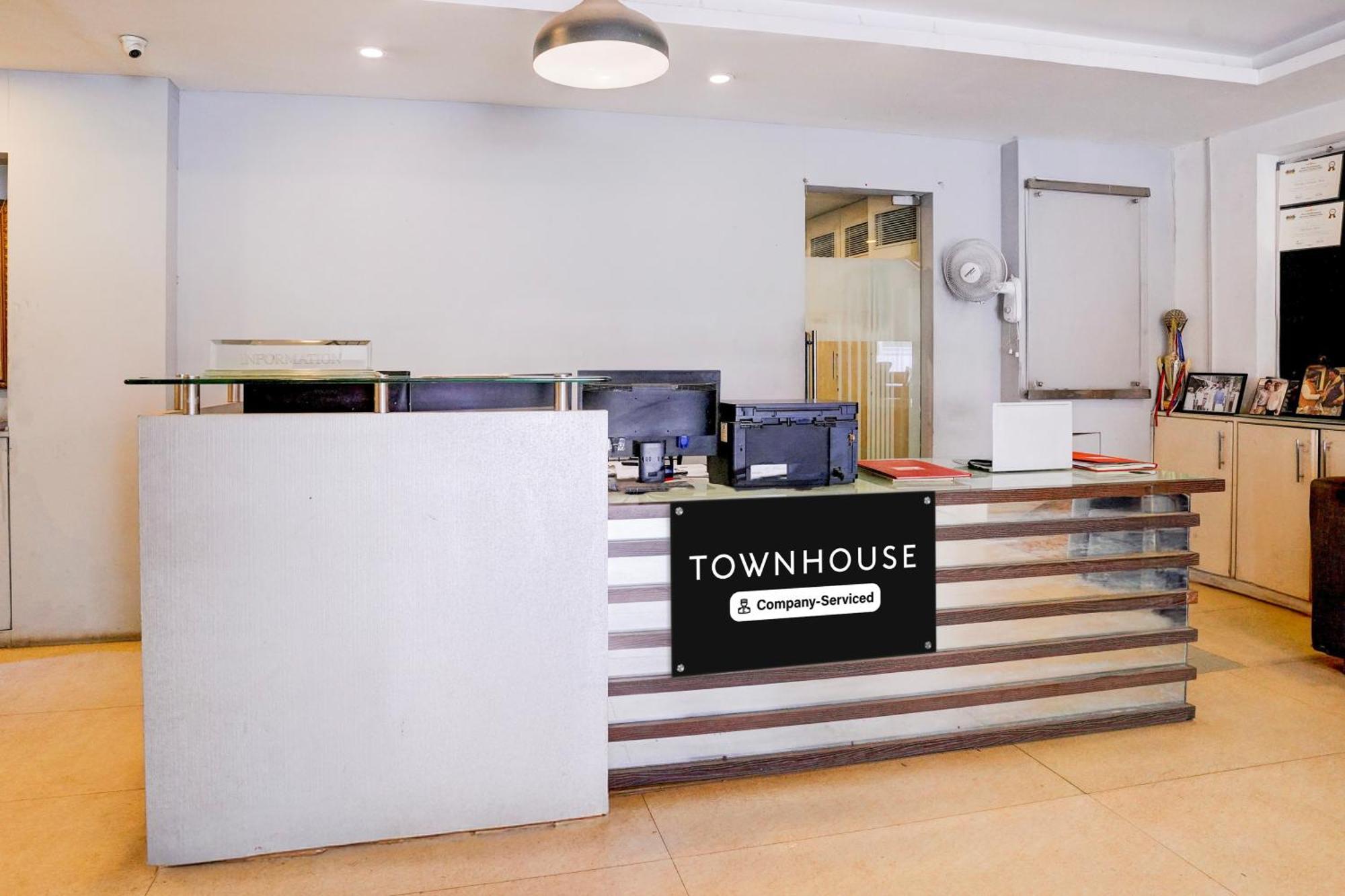 Townhouse Khar The Habitat Hotel มุมไบ ภายนอก รูปภาพ