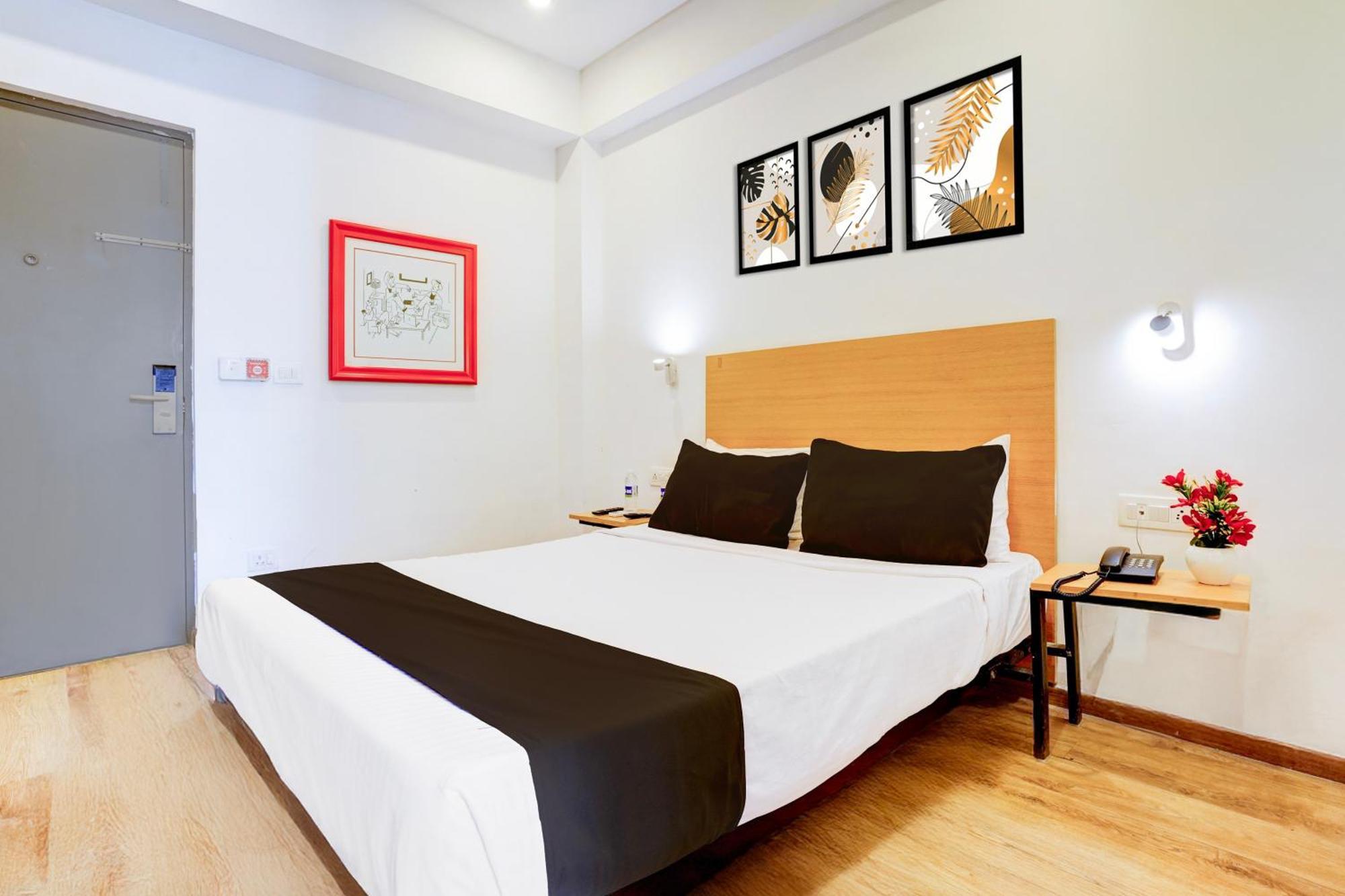 Townhouse Khar The Habitat Hotel มุมไบ ภายนอก รูปภาพ