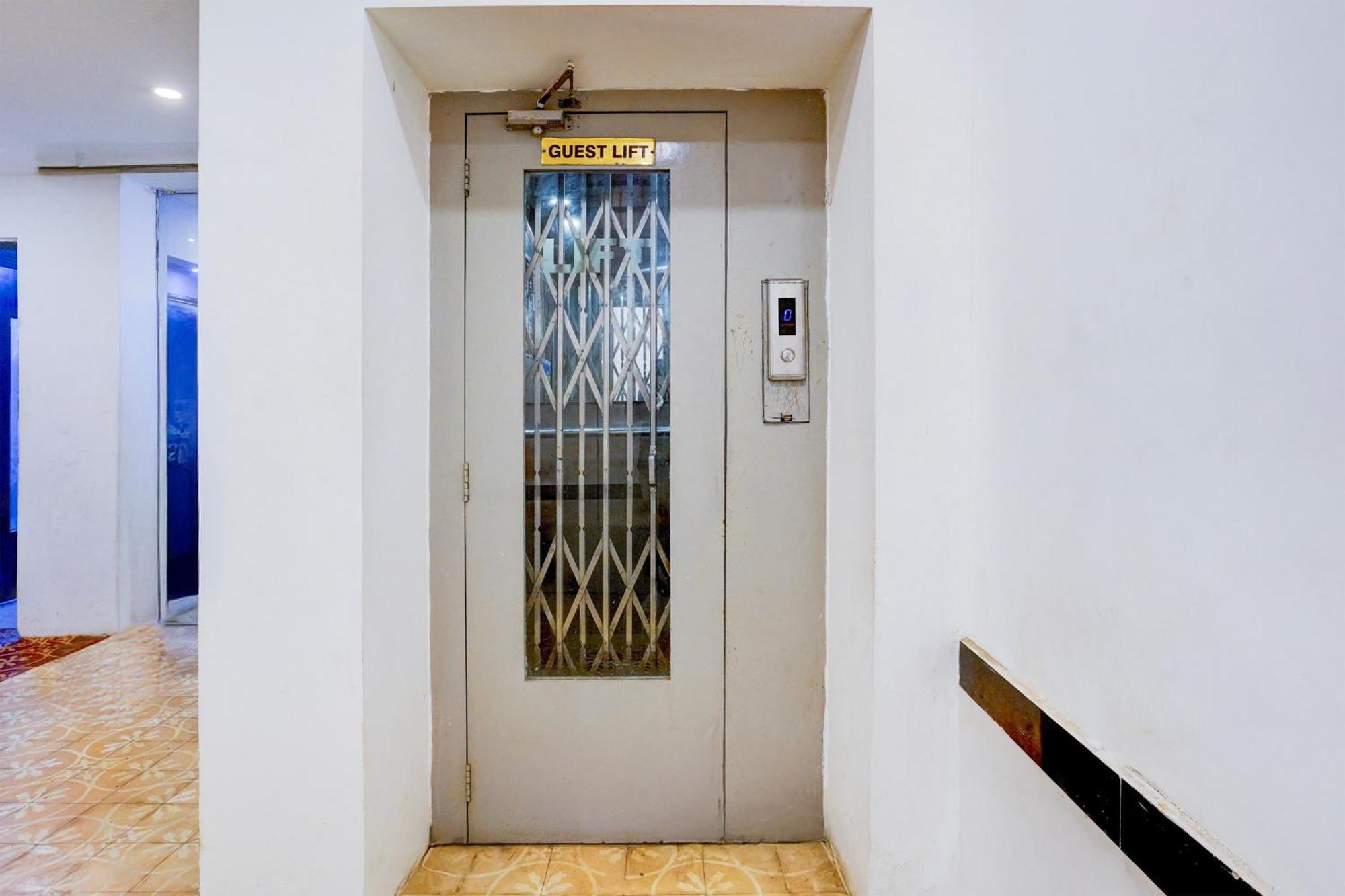 Townhouse Khar The Habitat Hotel มุมไบ ภายนอก รูปภาพ