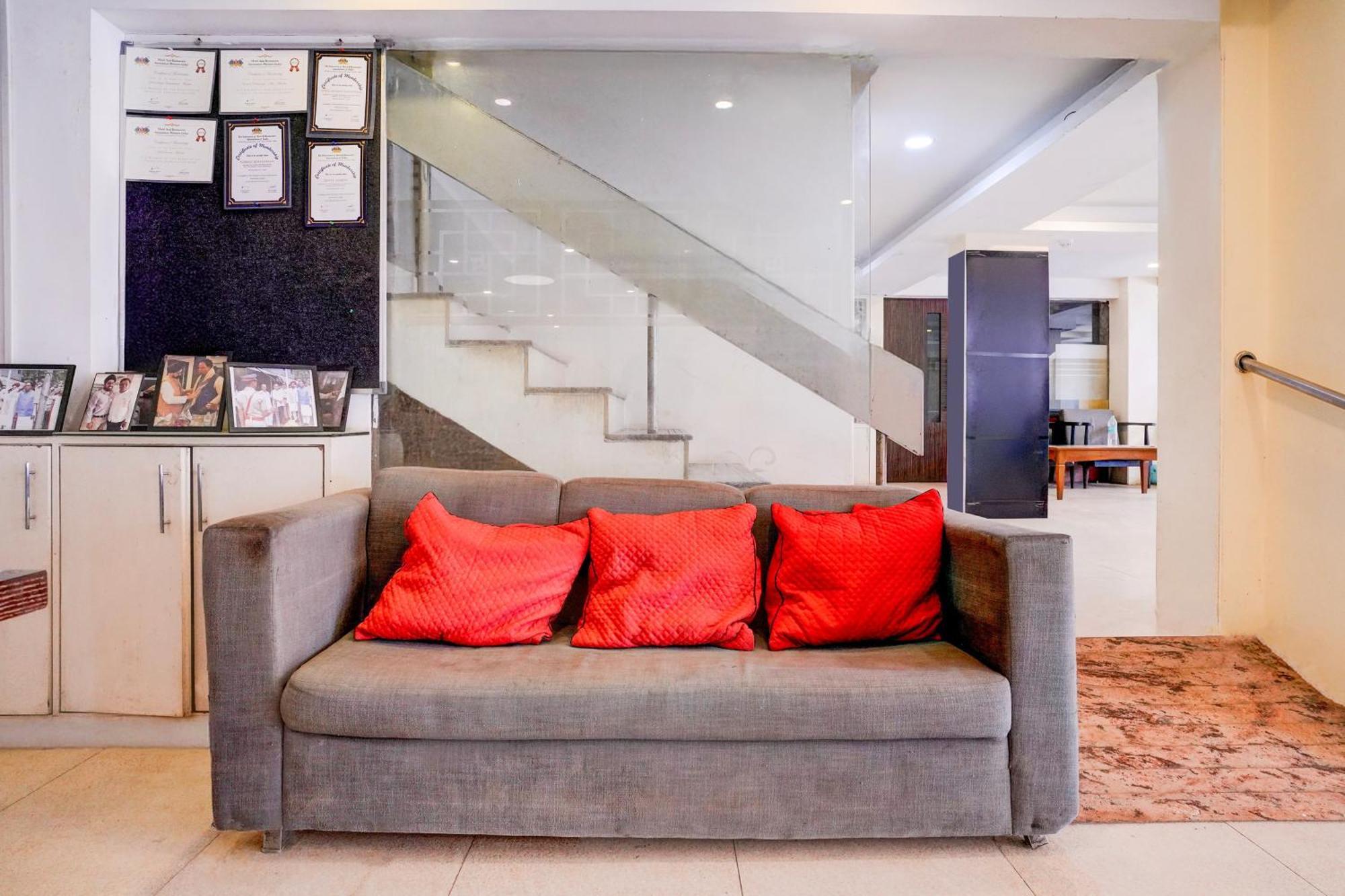 Townhouse Khar The Habitat Hotel มุมไบ ภายนอก รูปภาพ