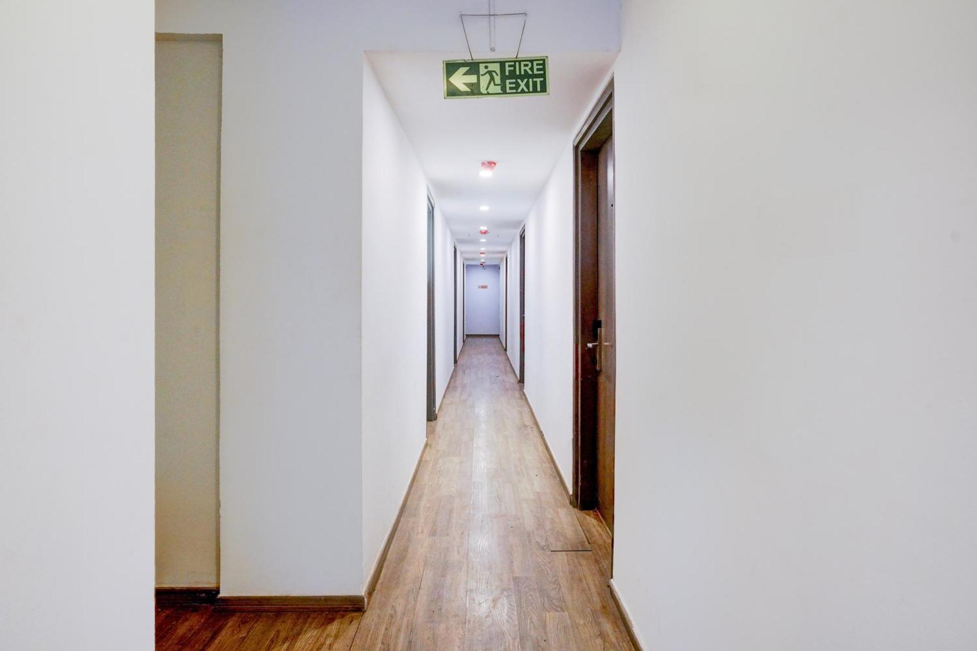 Townhouse Khar The Habitat Hotel มุมไบ ภายนอก รูปภาพ