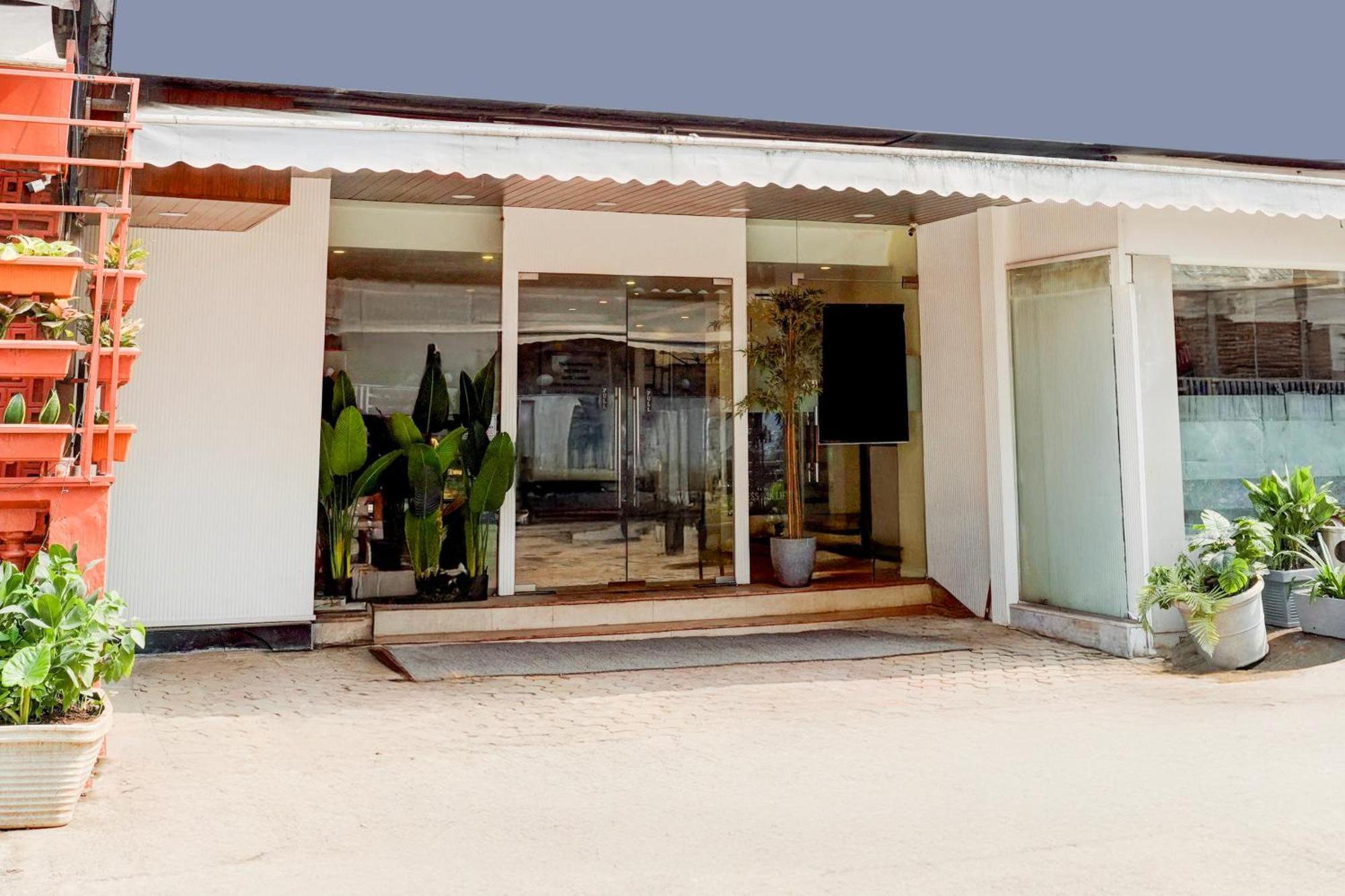 Townhouse Khar The Habitat Hotel มุมไบ ภายนอก รูปภาพ
